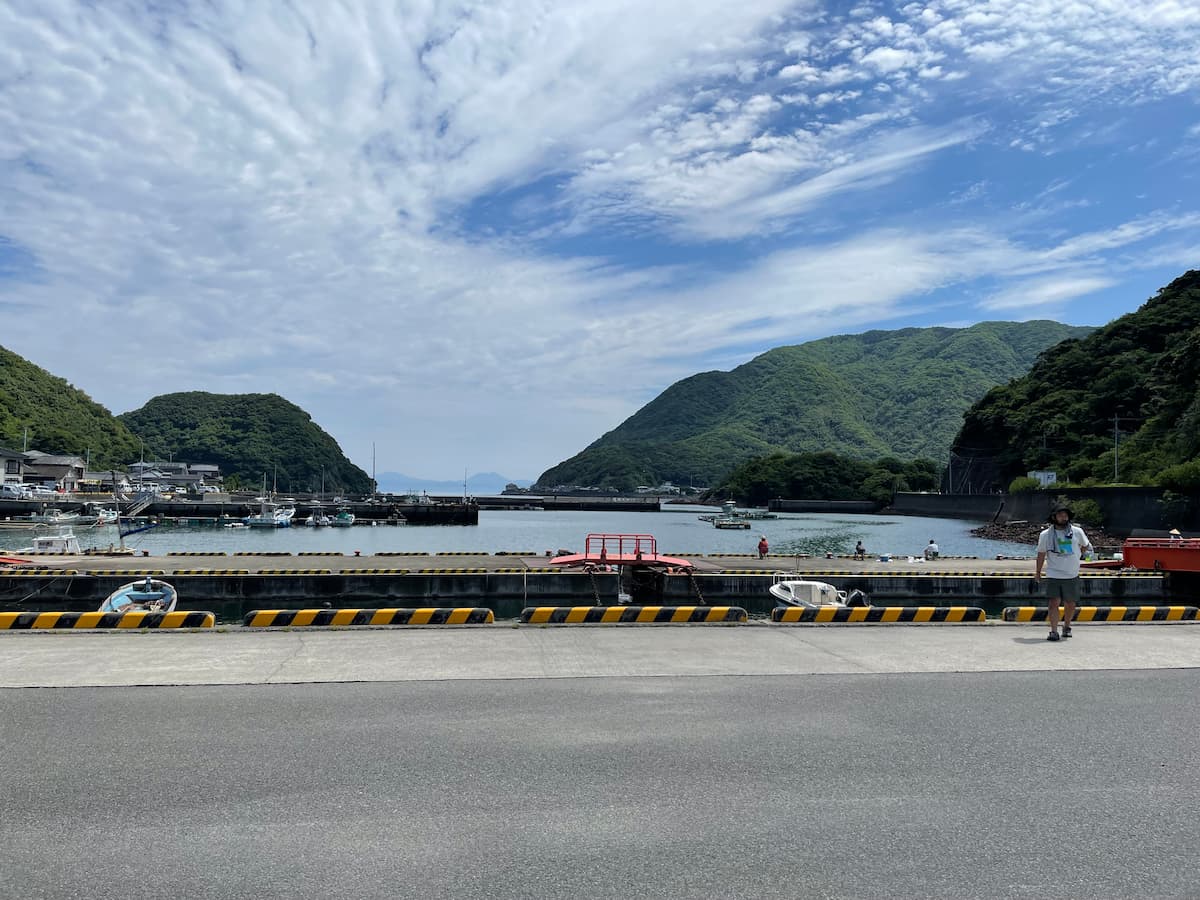 岩谷船溜りの港の写真